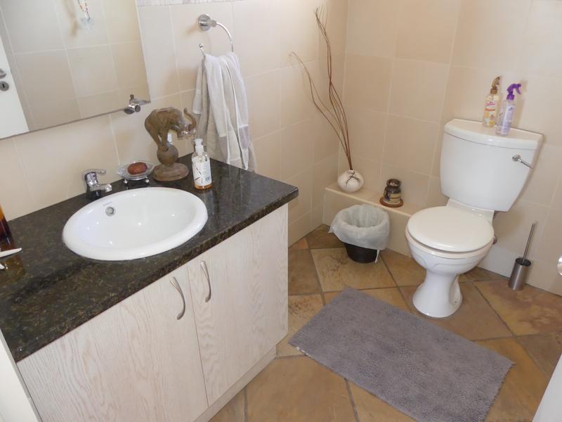 To Let 3 Bedroom Property for Rent in Golden Mile Western Cape